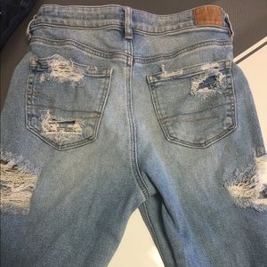 American Eagle Extremely ripped  Mom jeans 👖